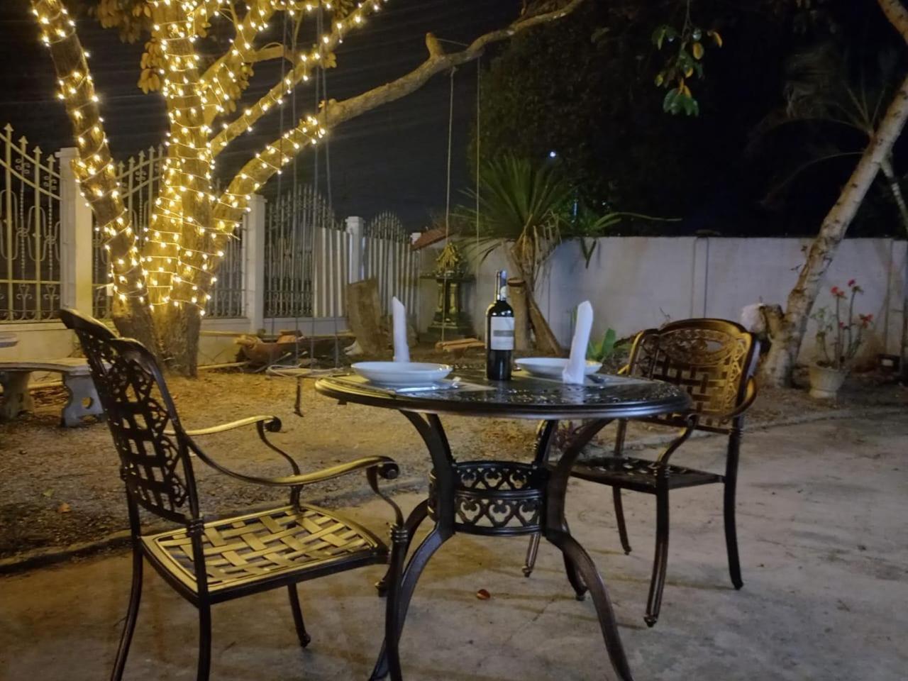 Sipanya Guesthouse Muang Phônsavan Exteriör bild
