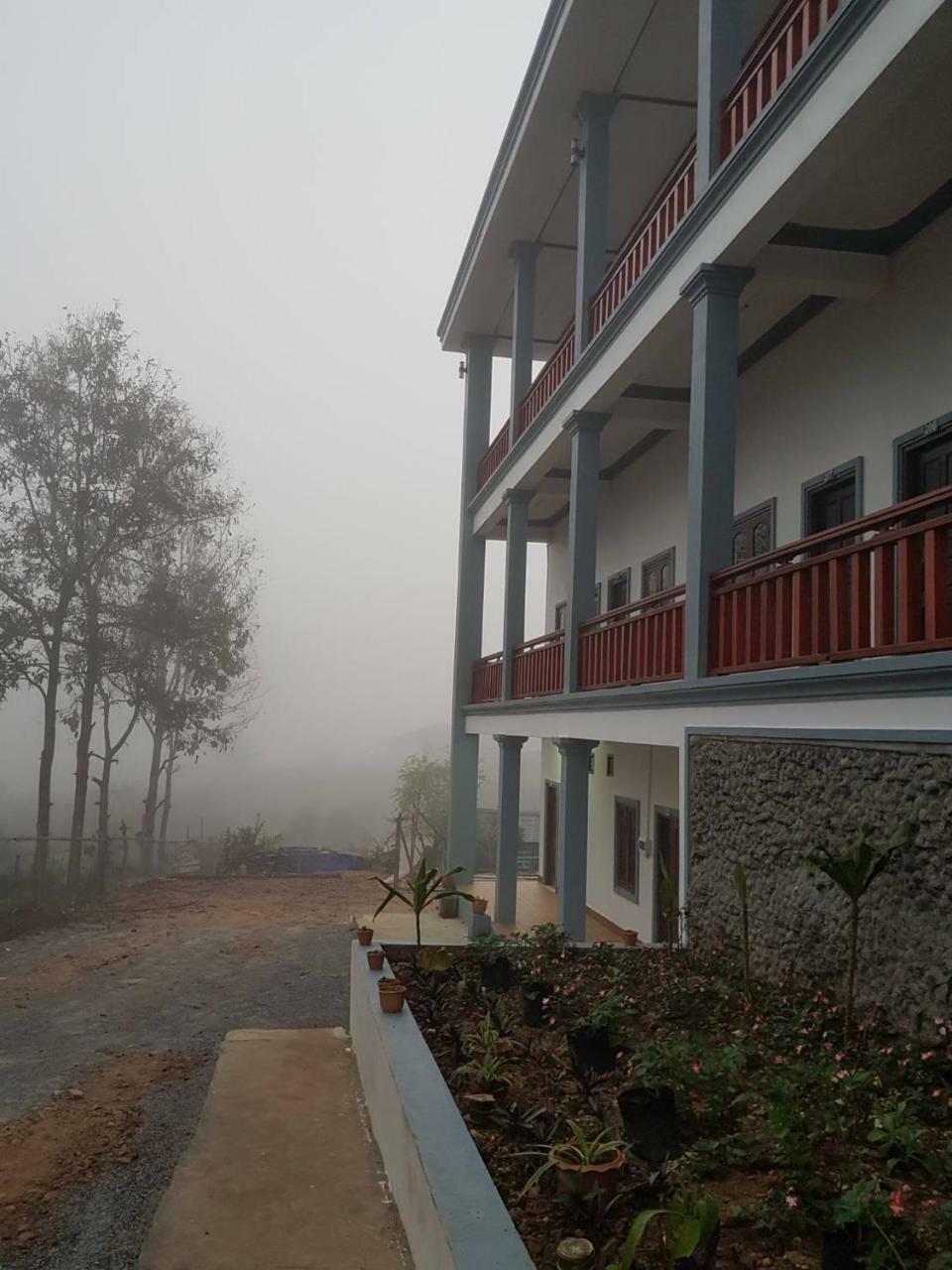 Sipanya Guesthouse Muang Phônsavan Exteriör bild